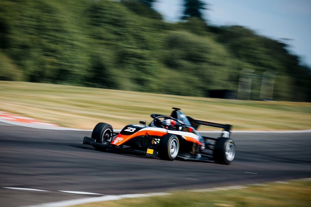 GB4: Luca Magnussen jagter point på Oulton Park
(Foto: Fortec Motorsports)